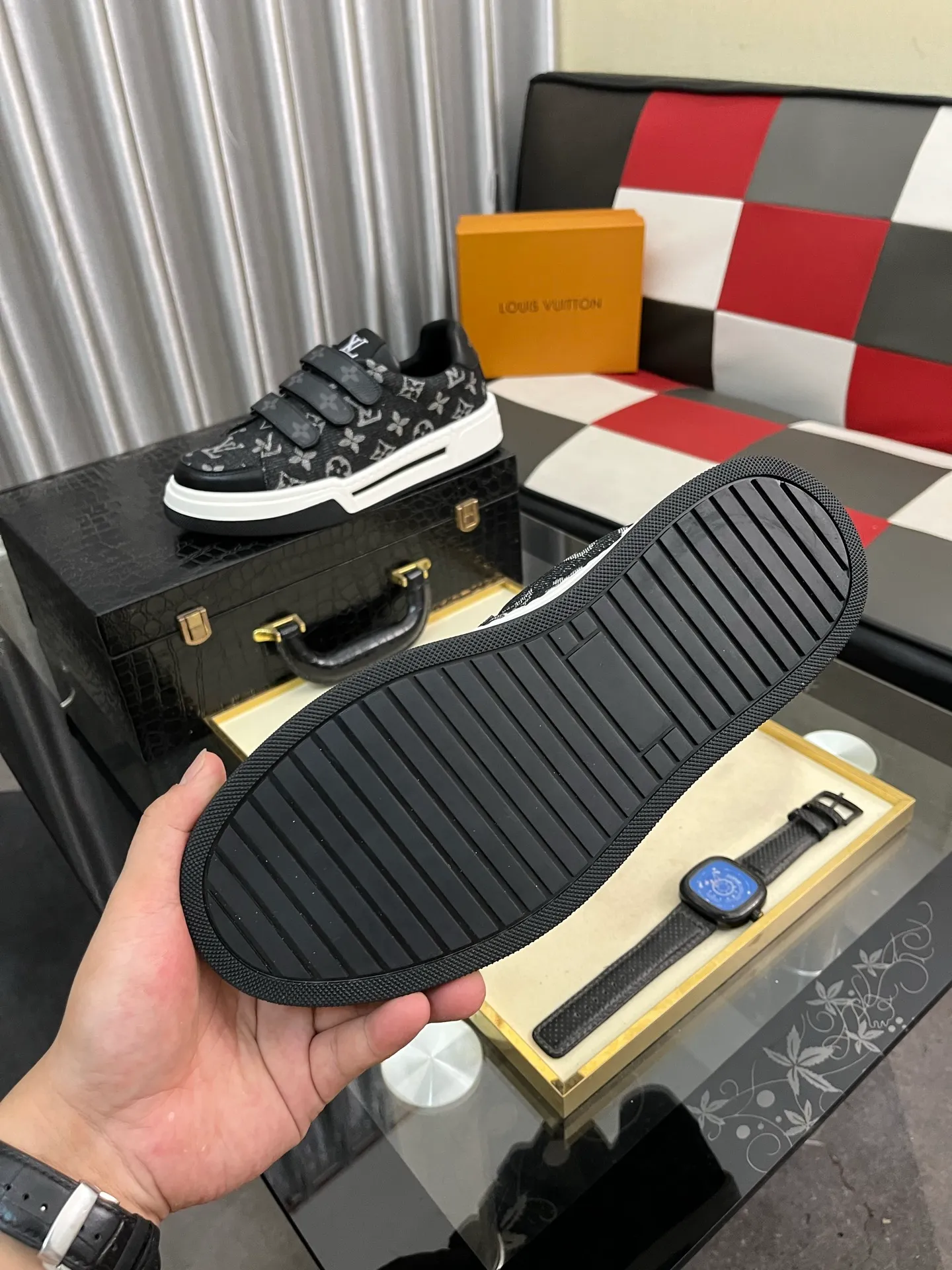 Men's Men's Shoes 💰420⌚️⌚️🇮🇹🇮🇹LV Louis Vuitton. The latest trendy casual shoes are popular in physical stores in sizes 38-44. New spring and summer comfortable imported custom original cowhide, unique jacquard fabric element design. Paired with sheepskin lining, Lv original bottom, [taiyang][taiyang] high-end packaging and high quality💪Details determine the quality, you can enter and leave the counter at will, welcome to compare🇮🇹